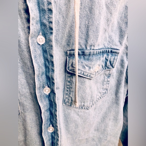 RSQ Men’s Hooded Denim Shirt Size Small Pre-Owned Light Wash Retro Style Button - Picture 3 of 7